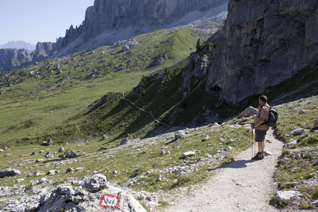 2011-08-24_08-45-26 cadore.jpg - Wanderweg 436 zum Forc. Giau